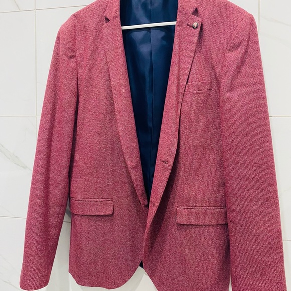 Like New Beautiful Red Blazer size 42R - Picture 3 of 6